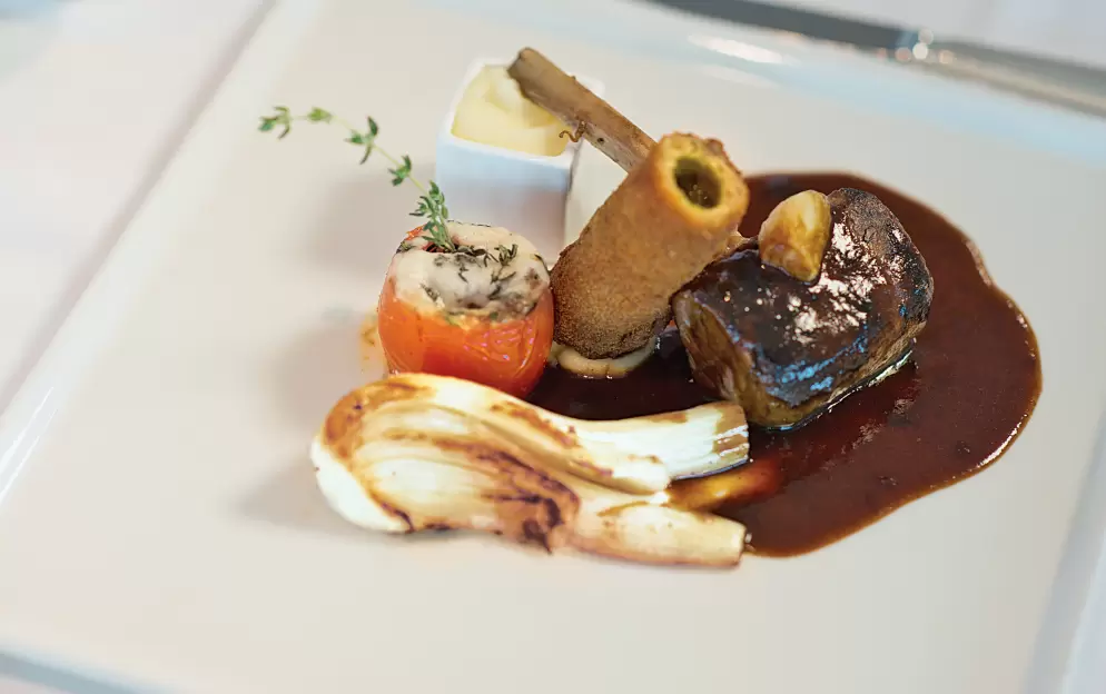 Paul Gauguin Cruises MS Paul Gauguin La Veranda Dishes 1 ©Paul Gauguin Cruises.jpg